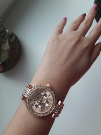 Женские наручные часы с Aliexpress на руке