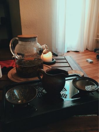 Стеклянный чайник с фильтром с AliExpress на плите