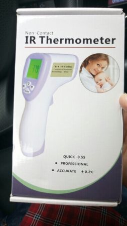 Цифровой инфракрасный термометр с Aliexpress в коробке