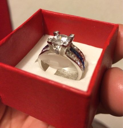 Модное женское кольцо с AliExpress в коробочке