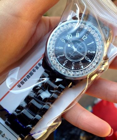 Модные женские часы с AliExpress в упаковке 