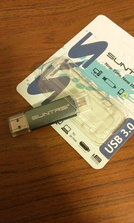 USB 3.0 Флешка с AliExpress коробка на столе