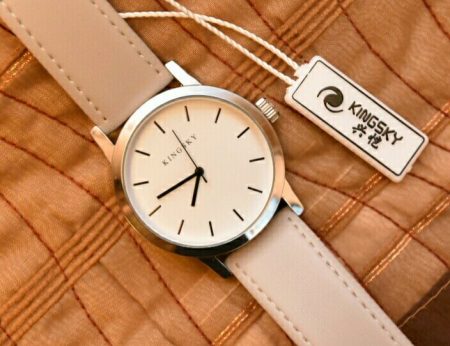 Стильные женские наручные часы с AliExpress на фото