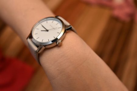 Стильные женские наручные часы с AliExpress вблизи