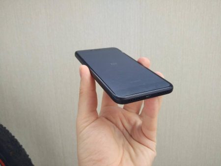 Смартфон Xiaomi Redmi 4X 16GB с Aliexpress в руке